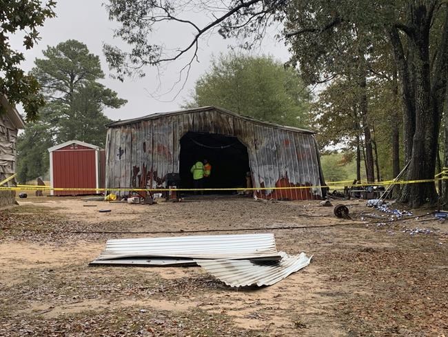 Barn explosion kills 2 owners, neighbor in northeast Texas | iNFOnews.ca Barn explosion kills 2 owners, neighbor in northeast Texas | iNFOnews.ca