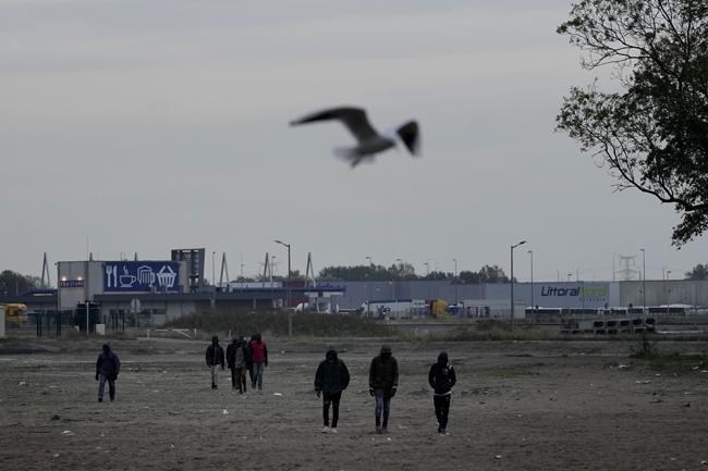 Deadly week for migrants on French coast; at least 3 killed | iNFOnews.ca