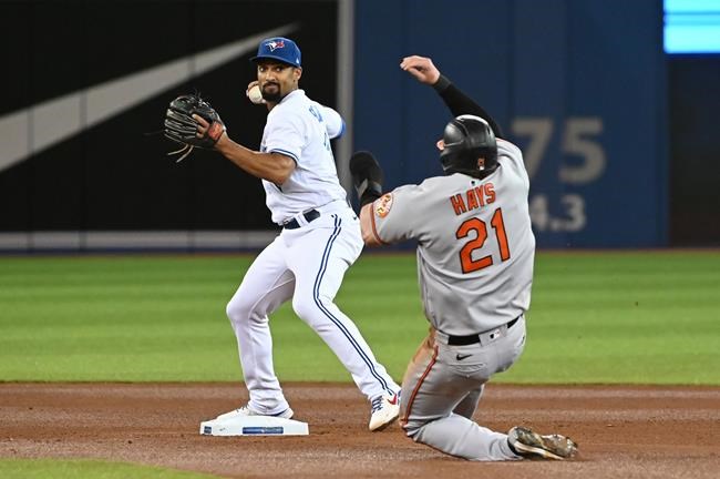 Blue Jays infielder Marcus Semien wins Gold Glove at second base | iNFOnews.ca