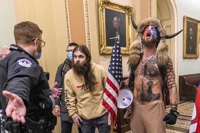 Capitol rioter who hit officer gets over 3 years in prison | iNFOnews.ca