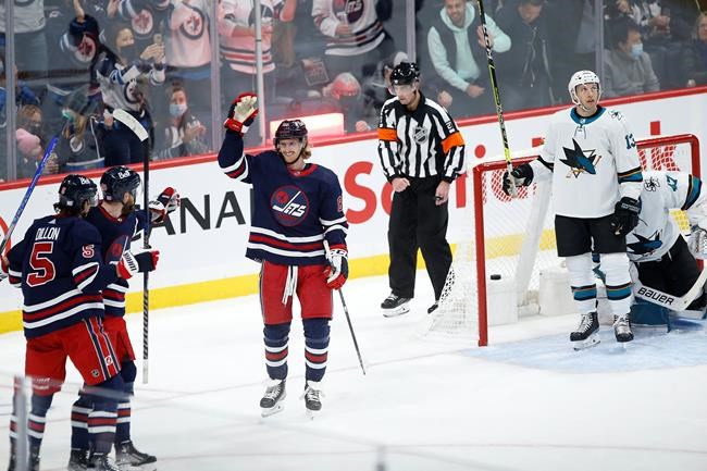 Schmidt scores first goal as a Winnipeg Jet in 4-1 win over Sharks | iNFOnews.ca
