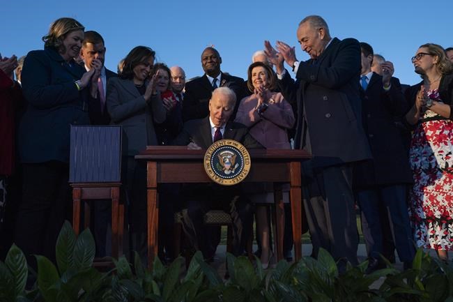 Biden signs $1T infrastructure bill with bipartisan audience | iNFOnews.ca