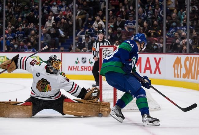 Fleury posts 40-save shutout as Blackhawks blank Canucks 1-0 | iNFOnews.ca