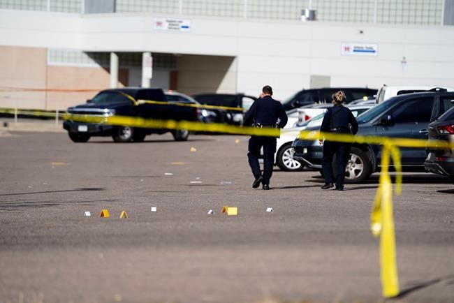 3 teens arrested in shooting at suburban Denver high school | iNFOnews.ca
