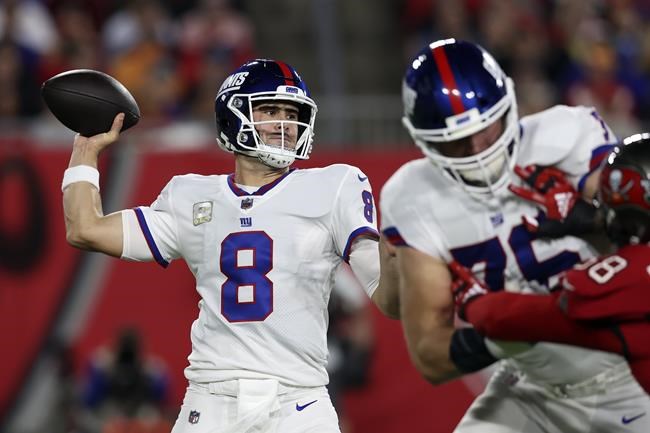 Tom Brady tosses 2 TDs, Buccaneers beat Giants 30-10 | iNFOnews.ca