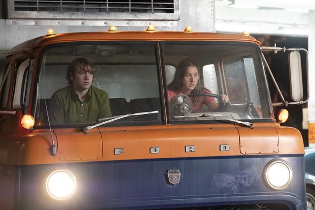 Review: The sunny, shaggy 'Licorice Pizza' soaks up the '70s | iNFOnews.ca
