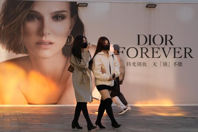 Chinese fashion photographer in Dior controversy apologizes | iNFOnews.ca Chinese fashion photographer in Dior controversy apologizes | iNFOnews.ca