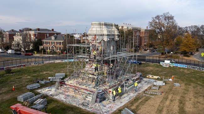 Crews begin long process of dismantling Lee statue pedestal | iNFOnews.ca