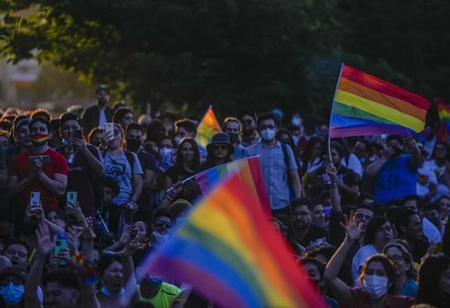 Chile's congress approves same-sex marriages, adoptions | iNFOnews.ca
