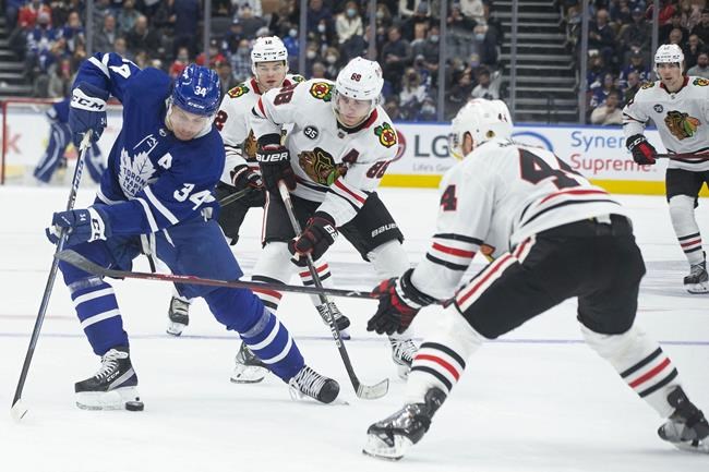 Kampf turns lucky bounce into late winner, Leafs escape with victory over Blackhawks | iNFOnews.ca Kampf turns lucky bounce into late winner, Leafs escape with victory over Blackhawks | iNFOnews.ca