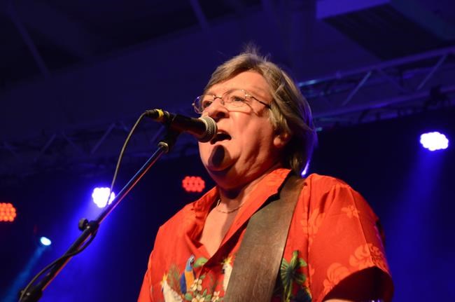 Five Man Electrical Band's Les Emmerson, writer of rock classic 'Signs,' dead at 77 | iNFOnews.ca Five Man Electrical Band's Les Emmerson, writer of rock classic 'Signs,' dead at 77 | iNFOnews.ca