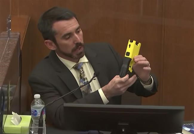 EXPLAINER: How does an officer use a gun instead of a Taser? | iNFOnews.ca