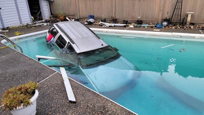 RCMP officer in Surrey, B.C., pulls pair from vehicle that crashed into swimming pool | iNFOnews.ca