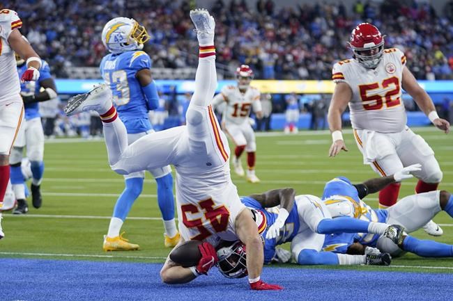 Kelce's OT touchdown gives Chiefs 34-28 win over Chargers | iNFOnews.ca Kelce's OT touchdown gives Chiefs 34-28 win over Chargers | iNFOnews.ca