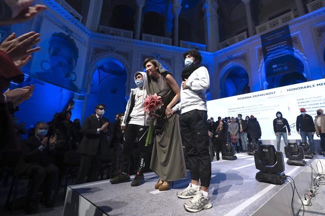 Glamour night for Bosnia migrants presenting fashion brand | iNFOnews.ca