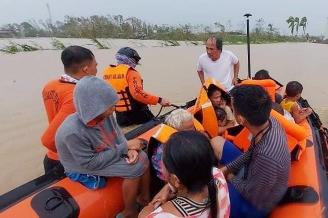 Typhoon leaves 31 dead, many homes roofless in Philippines | iNFOnews.ca Typhoon leaves 31 dead, many homes roofless in Philippines | iNFOnews.ca