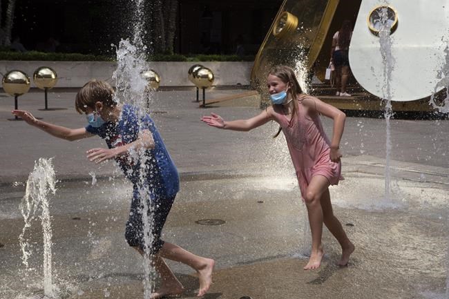 South Africa's president back to work after COVID isolation | iNFOnews.ca