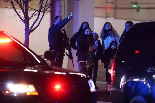 4 people injured after shooting at Chicago-area mall | iNFOnews.ca 4 people injured after shooting at Chicago-area mall | iNFOnews.ca