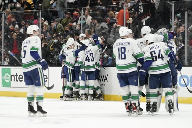 Canucks beat Ducks in OT for 7th straight win under Boudreau | iNFOnews.ca