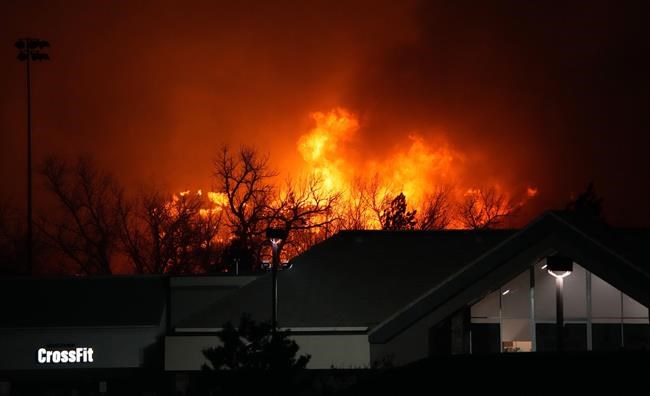 Colorado wildfires burn hundreds of homes, force evacuations | iNFOnews.ca