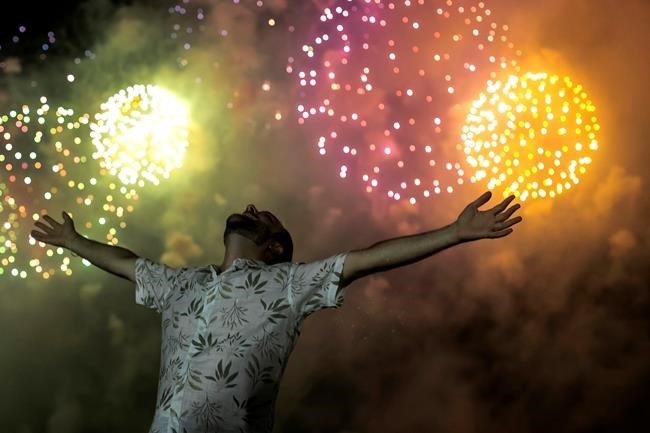 Omicron's New Year's cocktail: Sorrow, fear, hope for 2022 | iNFOnews.ca