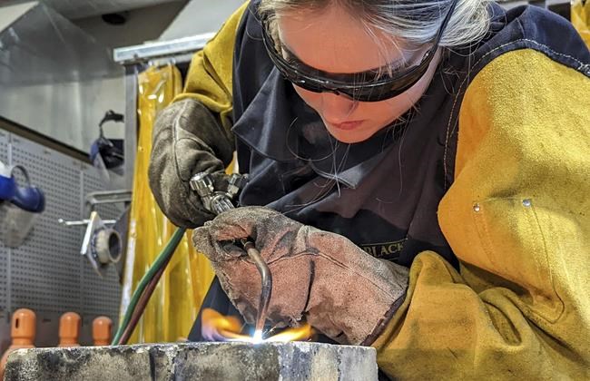 US manufacturing activity slows to 11-month low in December | iNFOnews.ca US manufacturing activity slows to 11-month low in December | iNFOnews.ca