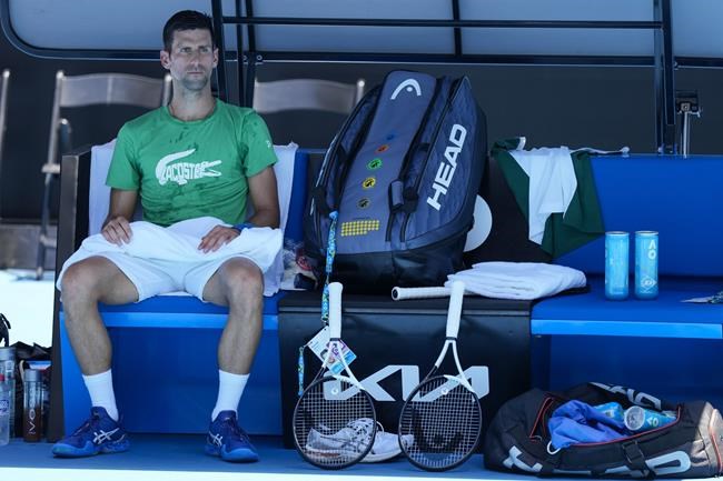 Djokovic in Australian Open draw as visa saga continues | iNFOnews.ca CP476576974