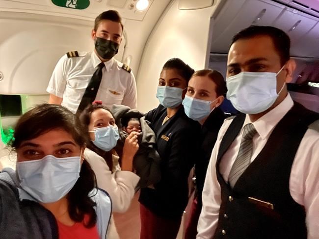 'Congratulations, it's a girl': Canadian doctor helps deliver baby mid-flight | iNFOnews.ca 'Congratulations, it's a girl': Canadian doctor helps deliver baby mid-flight | iNFOnews.ca