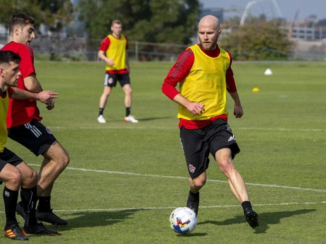 Toronto FC takes first steps under new coach Bob Bradley at California camp | iNFOnews.ca