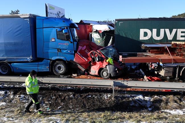 Multiple-car crash as heavy snowfall closes Czech highway | iNFOnews.ca