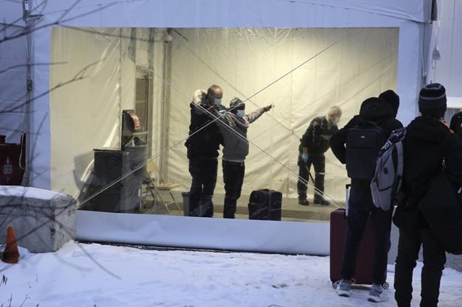 More migrants seek asylum through reopened Canadian border | iNFOnews.ca More migrants seek asylum through reopened Canadian border | iNFOnews.ca