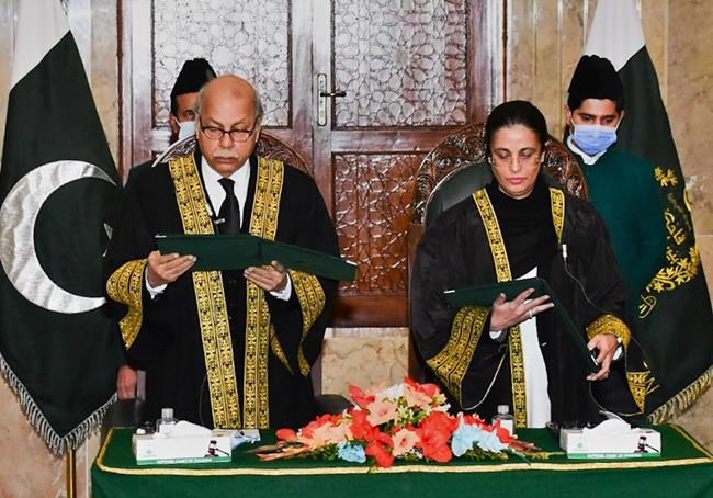 First woman judge sworn into Pakistan's Supreme Court | iNFOnews.ca First woman judge sworn into Pakistan's Supreme Court | iNFOnews.ca