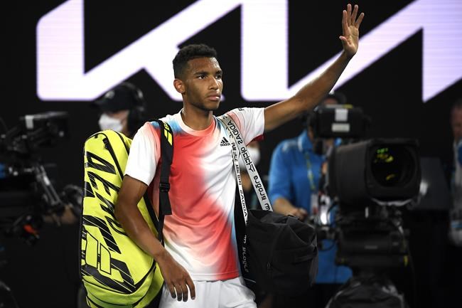 Canada's Auger-Aliassime drops five-set heartbreaker to Medvedev at Australian Open | iNFOnews.ca