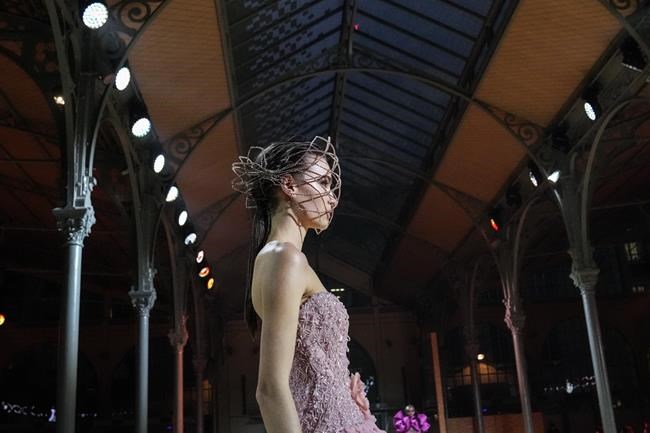 Race, age, weight: Valentino backs diversity in Paris show | iNFOnews.ca