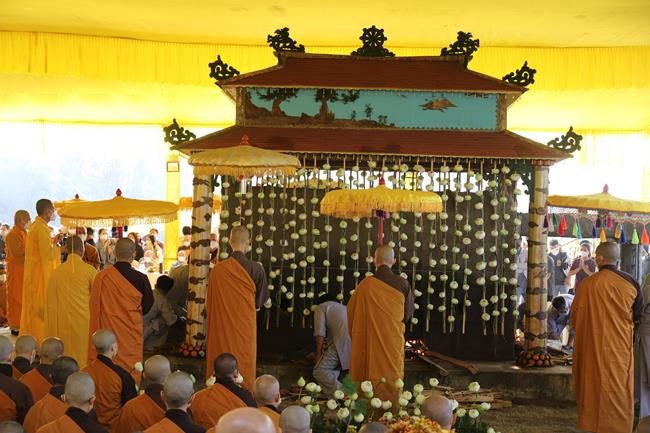 Funeral held in Vietnam for influential monk Thich Nhat Hanh | iNFOnews.ca