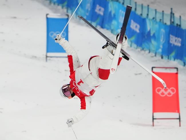 Canadian Kingsbury wins moguls silver at Beijing Olympics | iNFOnews.ca