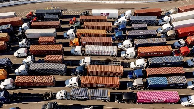 Vaccine mandate 'not an issue at all,' CEO of Canada's largest trucking company says | iNFOnews.ca CP529848459