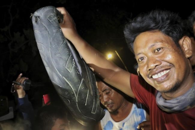 Indonesia frees croc from tire stuck on its neck for 6 years | iNFOnews.ca Indonesia frees croc from tire stuck on its neck for 6 years | iNFOnews.ca