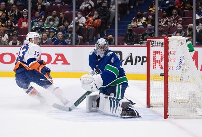 Massive first period powers New York Islanders to 6-3 win over Vancouver Canucks | iNFOnews.ca