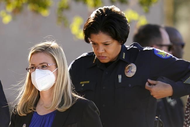 Police used shields to rescue baby during Phoenix standoff | iNFOnews.ca