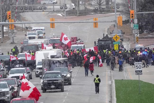 Police in apparent standoff at Windsor bridge as nationwide demonstrations continue | iNFOnews.ca Police in apparent standoff at Windsor bridge as nationwide demonstrations continue | iNFOnews.ca