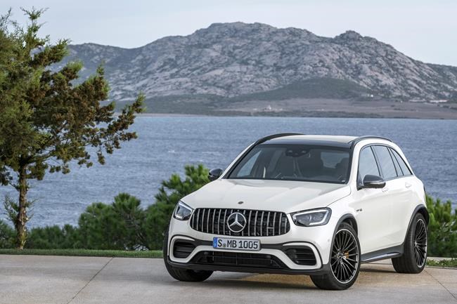 Edmunds: 2022 Mercedes-Benz GLC-Class vs. 2022 Genesis GV70 | iNFOnews.ca