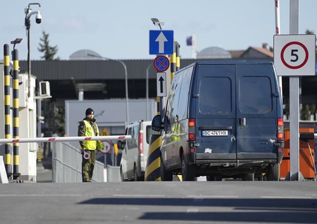 Calm prevails at Poland-Ukraine border despite growing fears | iNFOnews.ca