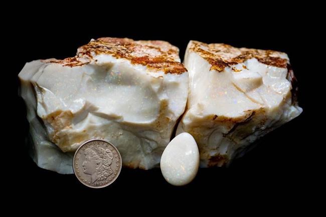 Huge opal sells for nearly $144,000 at Alaska auction | iNFOnews.ca CP784104629