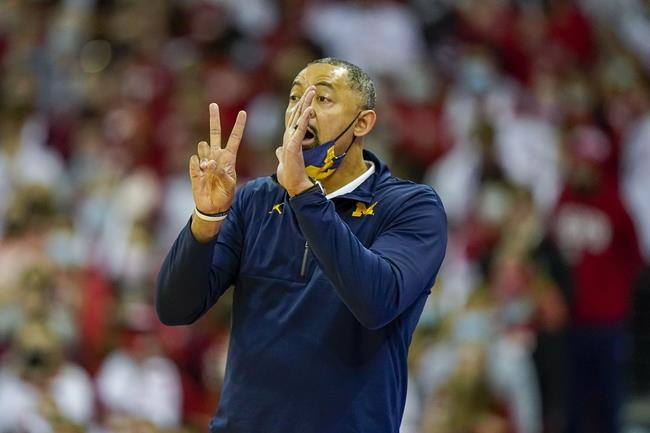 Michigan coach Howard hits Wisconsin assistant after a loss | iNFOnews.ca