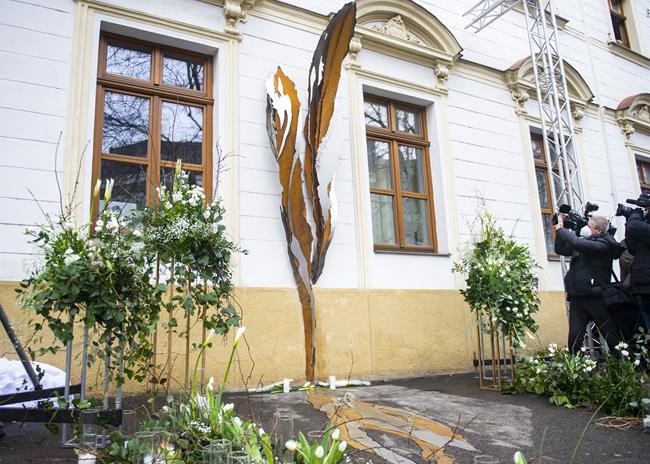 Slovaks unveil monument to slain journalist and his fiancee | iNFOnews.ca