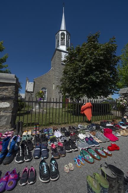 Mohawk community in Quebec to vote on removing remains of allegedly abusive priest | iNFOnews.ca