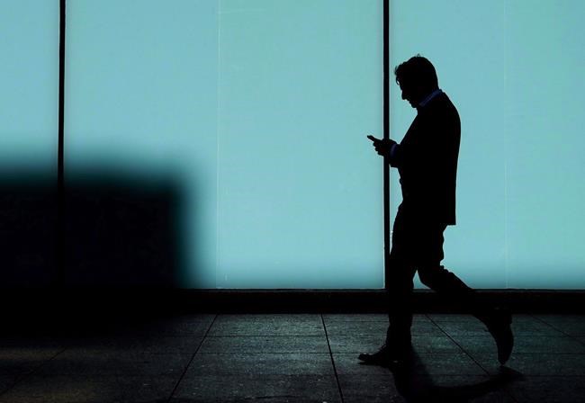 Canadian phone companies waive charges for Ukraine calls, texts | iNFOnews.ca
