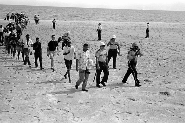 Mississippi commemorates wade-ins that integrated beaches | iNFOnews.ca Mississippi commemorates wade-ins that integrated beaches | iNFOnews.ca