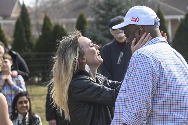 Ukrainian woman weds Chicago fiancé ahead of return home | iNFOnews.ca